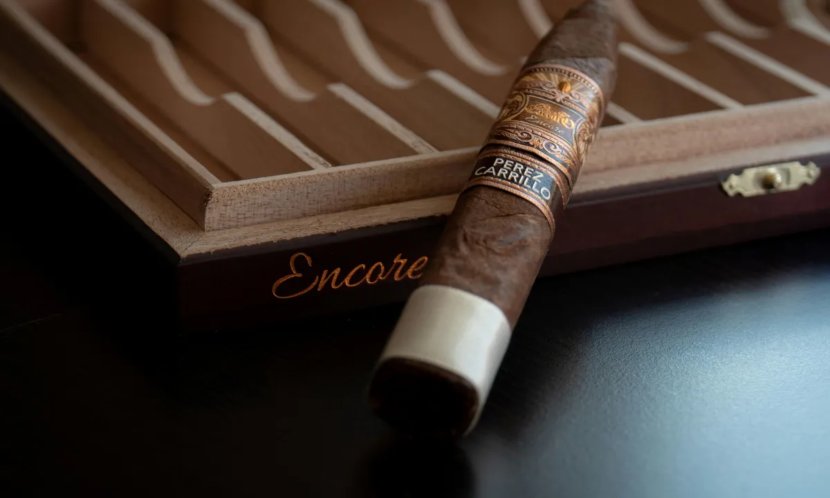 A cigar lying on the cigar humidor