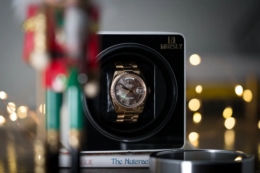 A Rolex watch in the Mozsly watch winder - should you put a quartz watch inside it?