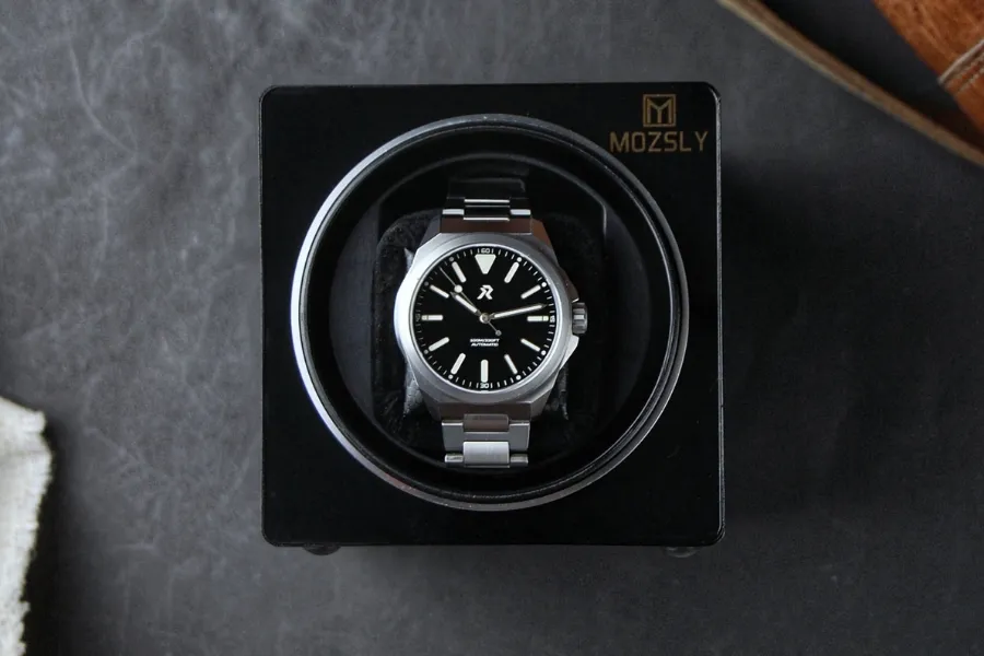 Mozsly watch winder - when does it make sense and why it's nice for you?