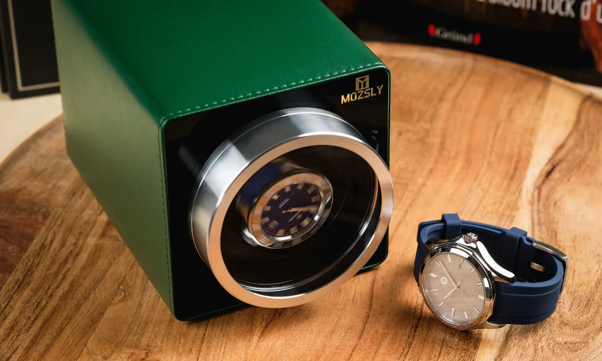 Watch winder and watches: can you put your quartz watch into it?